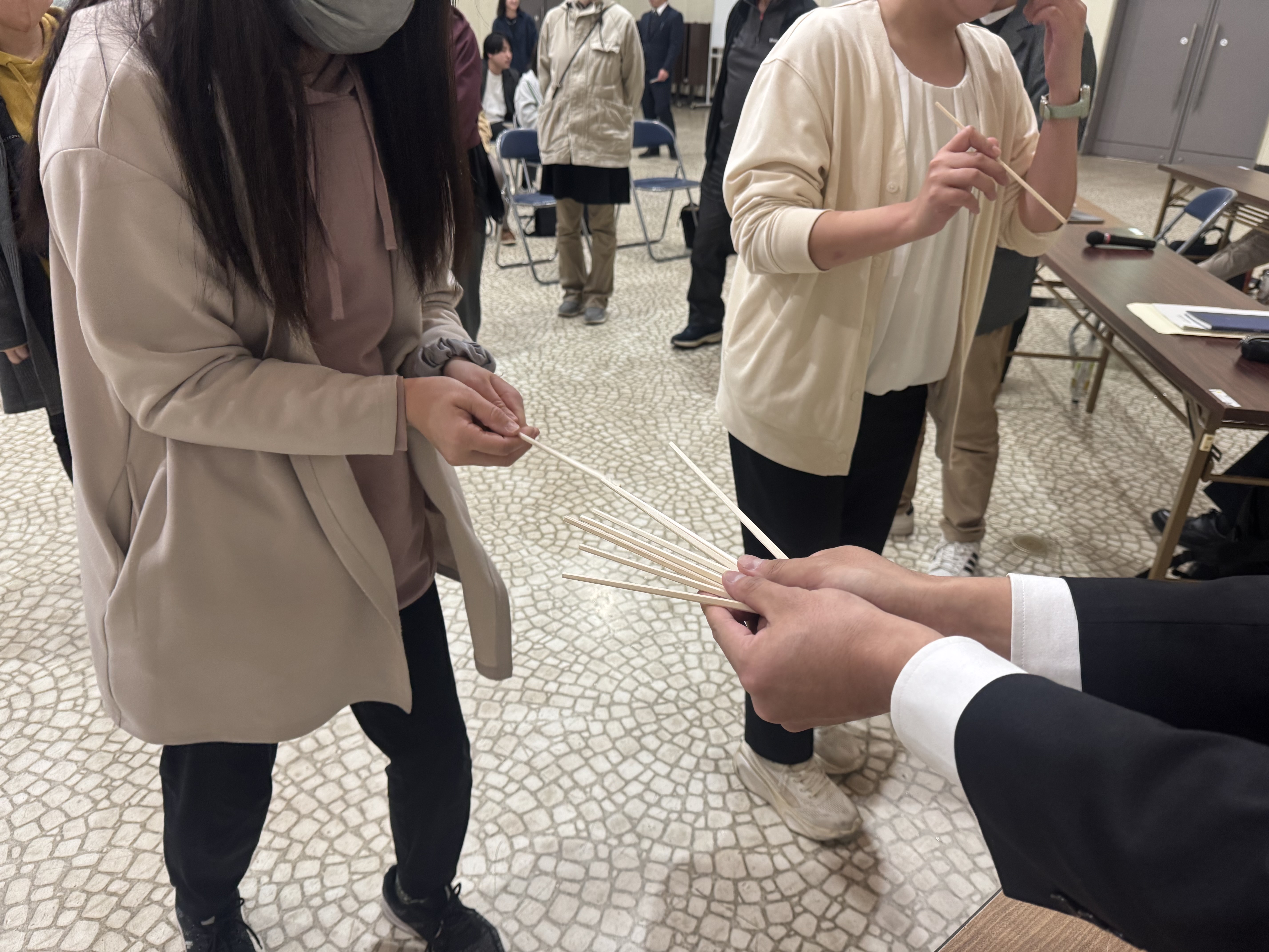 総会後に行われた吹奏楽コンクール出演順抽選会の様子